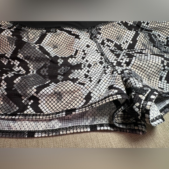 Lululemon Sunset Salutation shorts - Picture 2 of 7